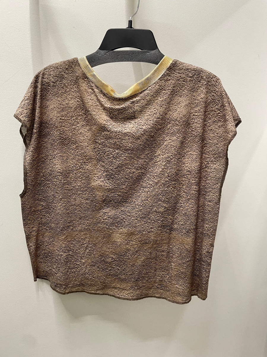 Tee in Floral Vibes by IPNG Design