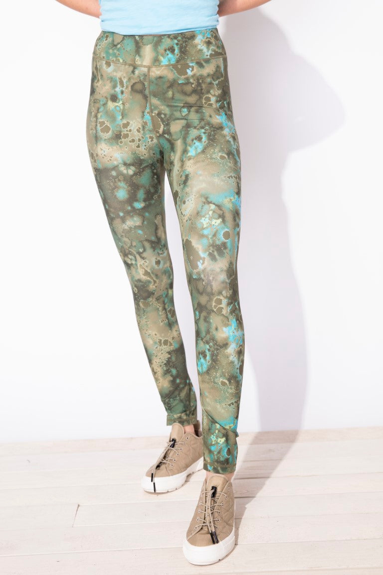 On The Move Leggings by Escape