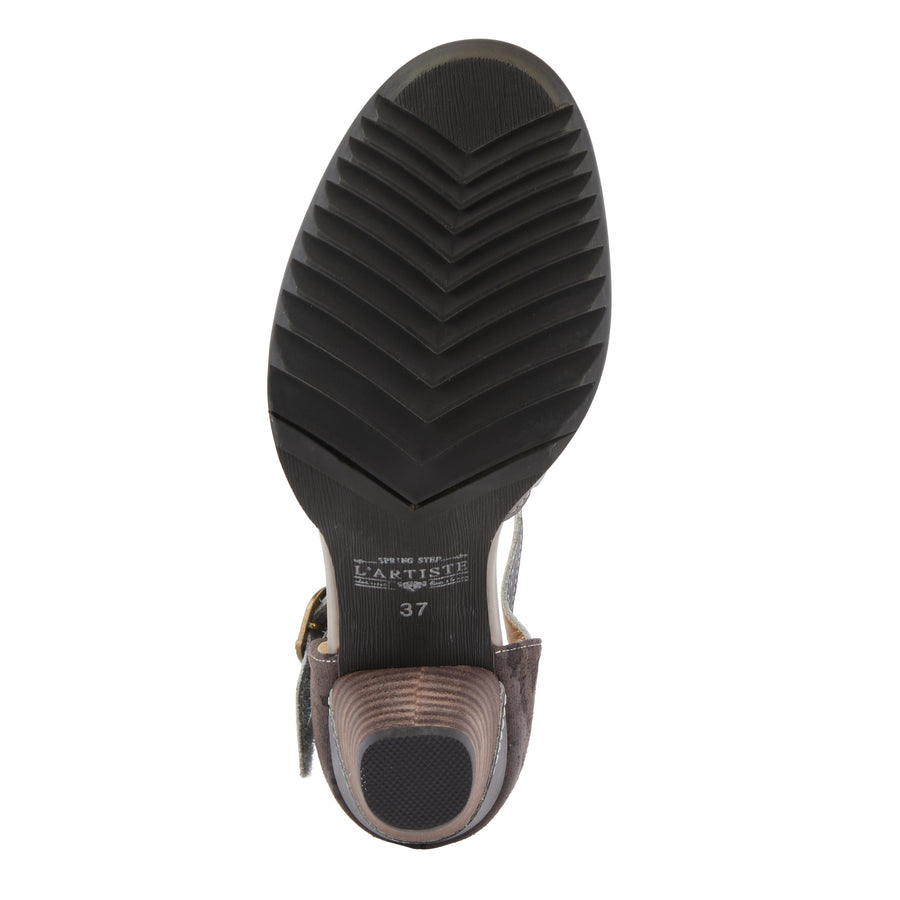 L'Artiste Parchelle Closed Toe Leather Shoe