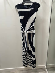 Monochrome Pleat Maxi Dress pm3087