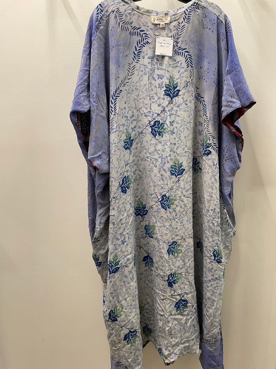 Float On Muu #215 by Kantha Bae