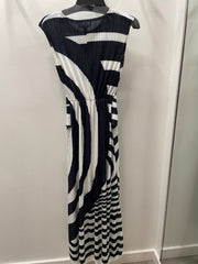 Monochrome Pleat Maxi Dress pm3087