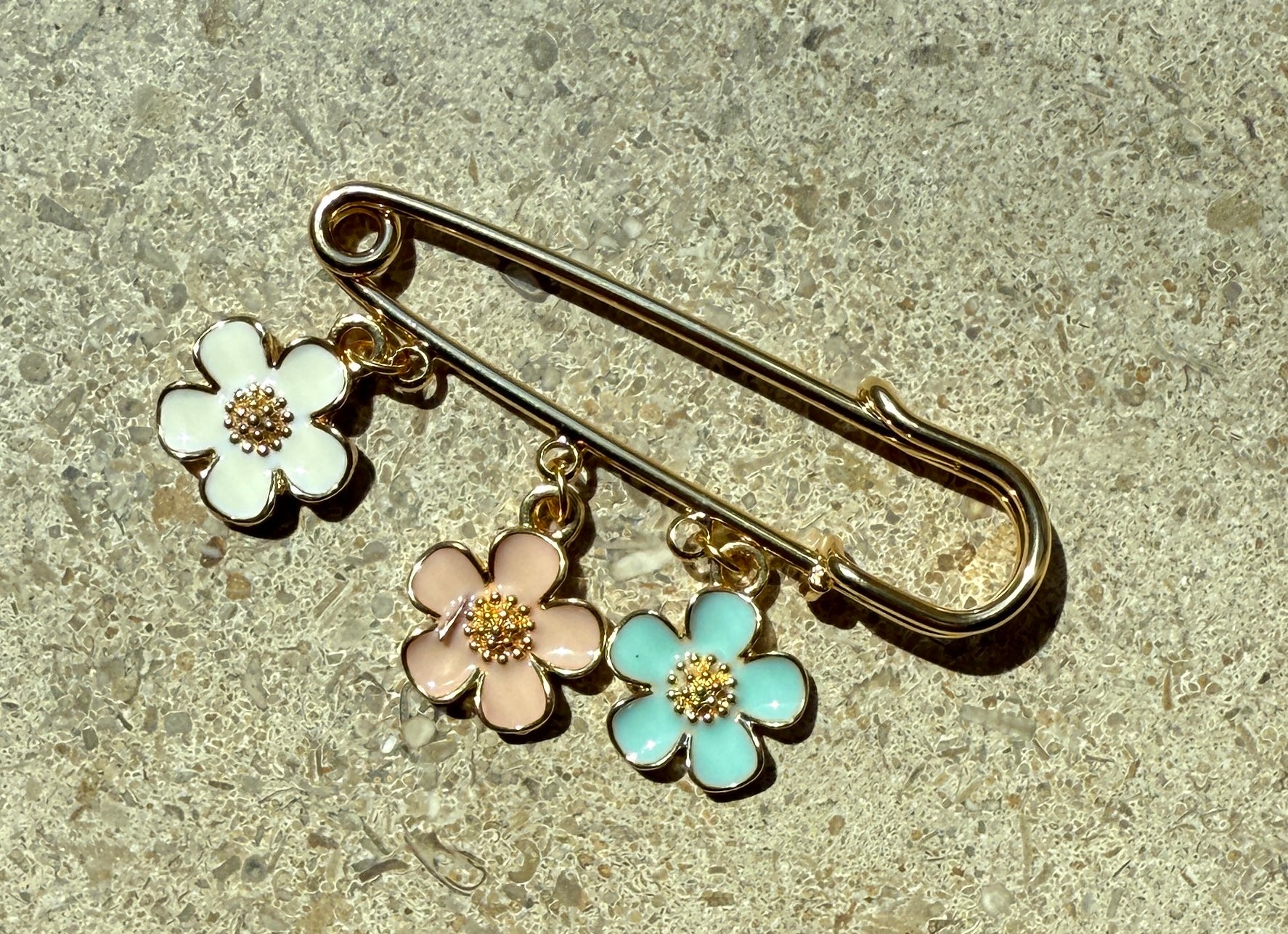Gold Plated Kilt Pin with Dangling Flowers Brooch Charm Robin Boutique