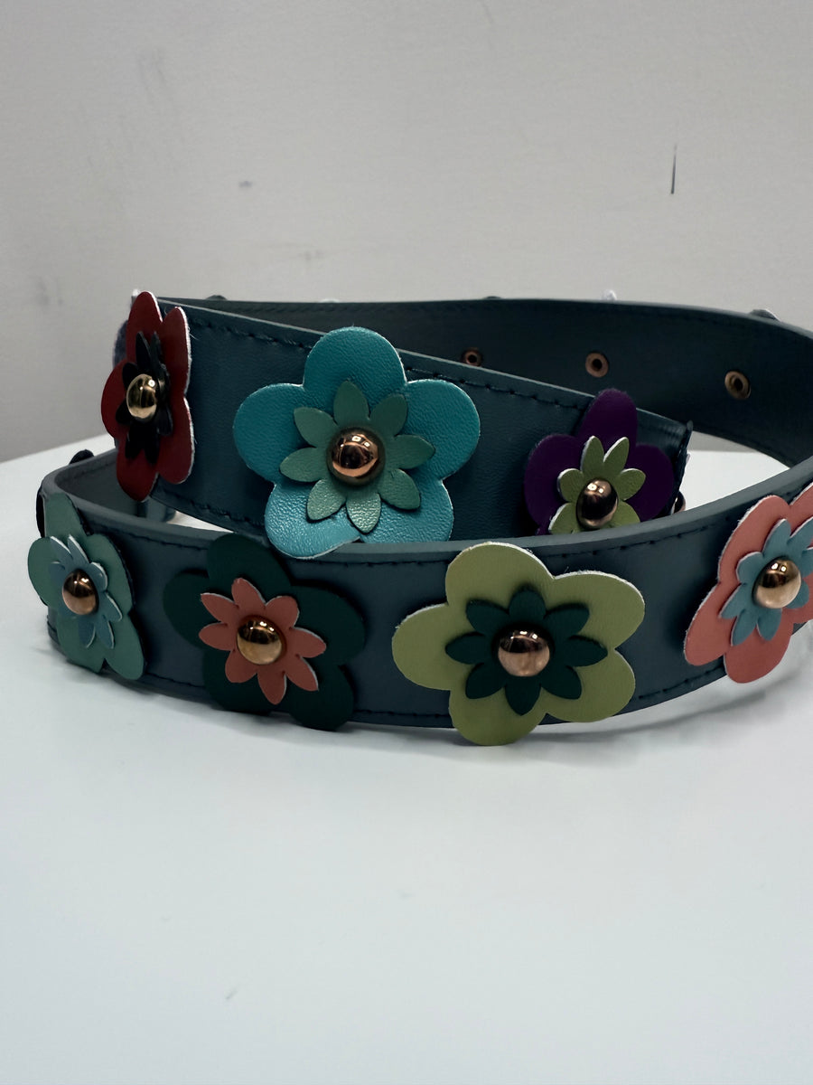 Hippie Flower Strap Robin 
Boutique