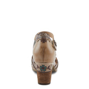 L'Artiste SayYes Closed Toe Leather Shoe